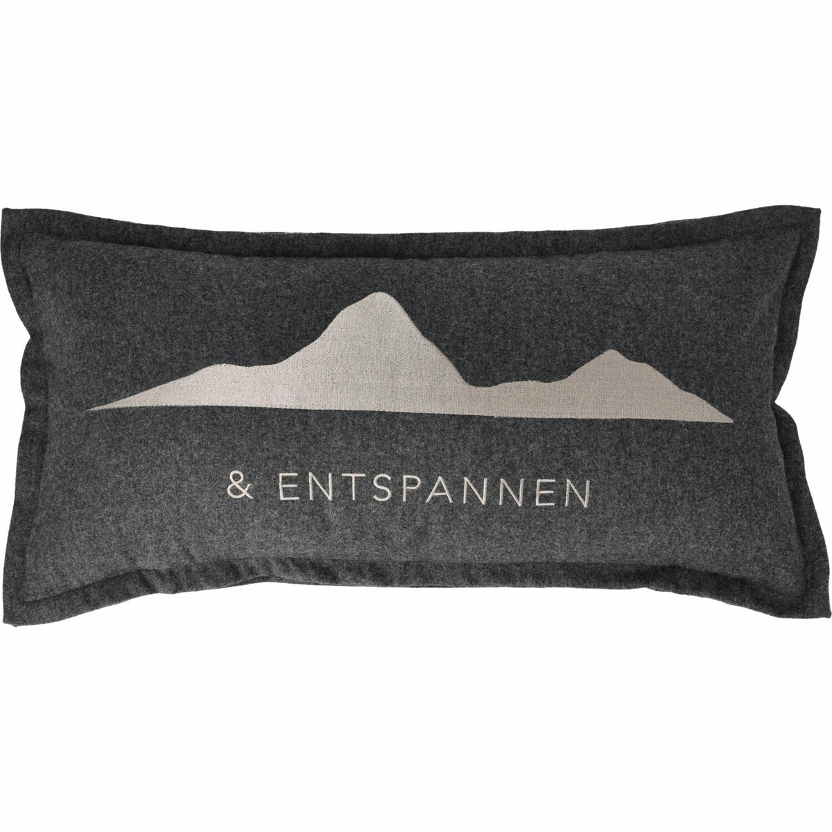 Rechteckiges graues Kissen mit Bergmotiv und „& ENTSPANNEN“