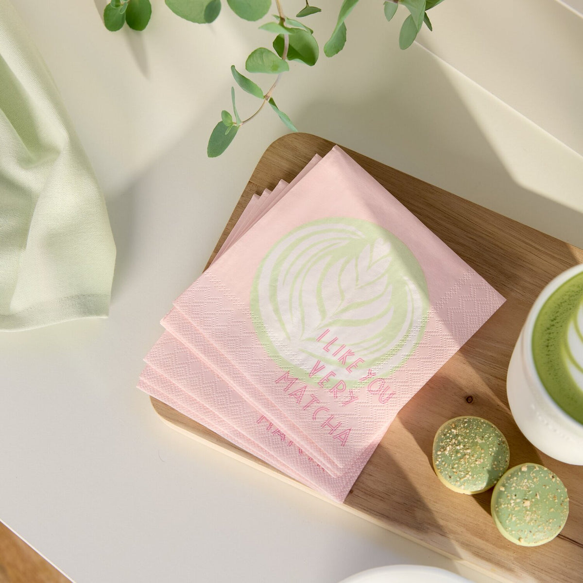 Cocktailservietten-Set: pinke Servietten mit grünem Kreisblatt und Spruch „I LIKE YOU VERY MATCHA“