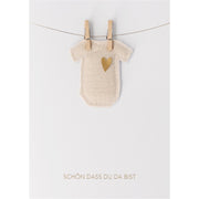 Musselin-Stoffkarte Babybody natur mit Herzapplikation und Text „Schön, dass du da bist“