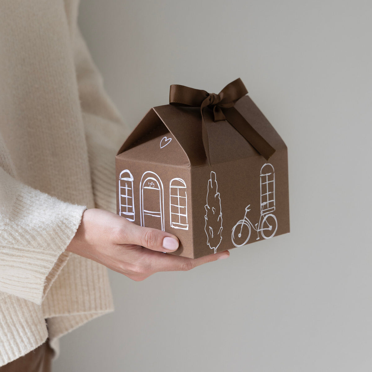 Geschenkbox "Haus" - 13,5 x 17,5 cm (Braun)