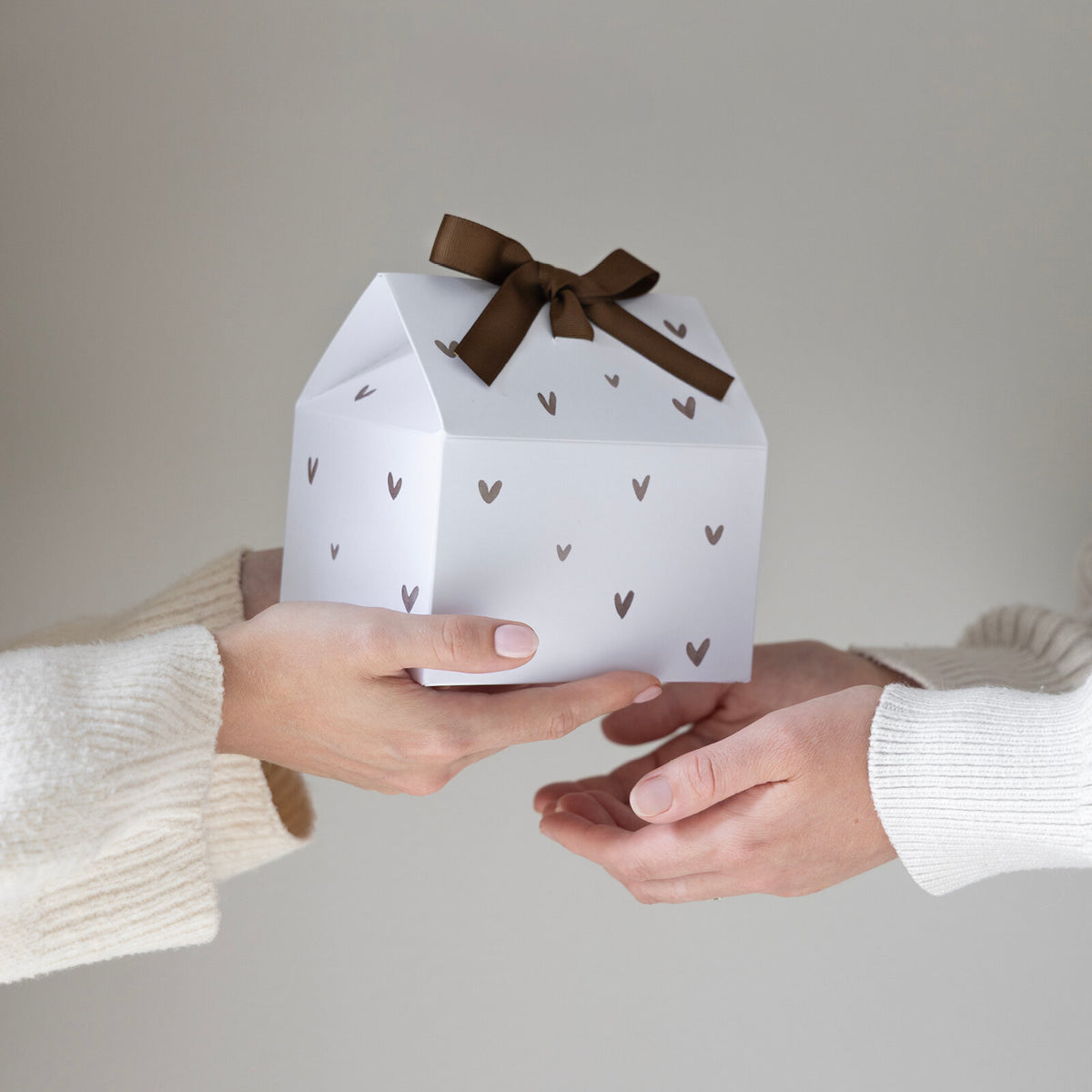 Geschenkbox "Hearts" - 13,5x17,5 cm (Braun)
