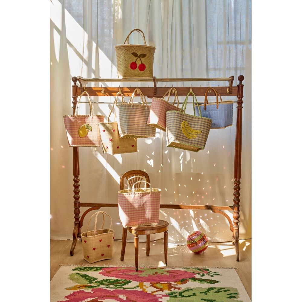 Pink karierte Raffia-Tasche mit Herzchen-Print und Bastgriffen