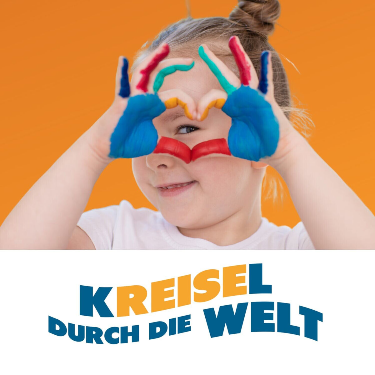 Kind mit bunten Augenbinden und Spielkreisel-Optik, weißes T-Shirt