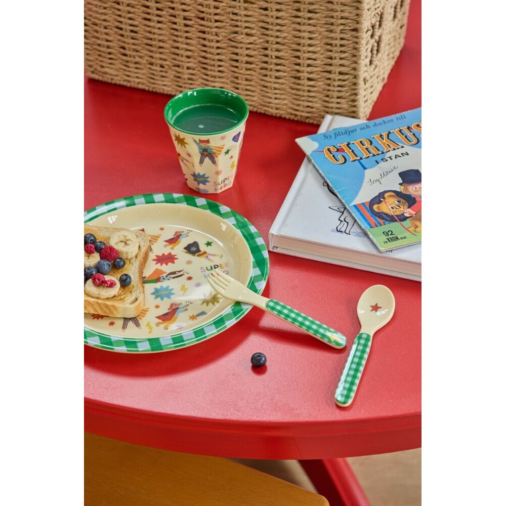 Melamin-Becher mit grüner Randöffnung, weißem Super-Hero-Print