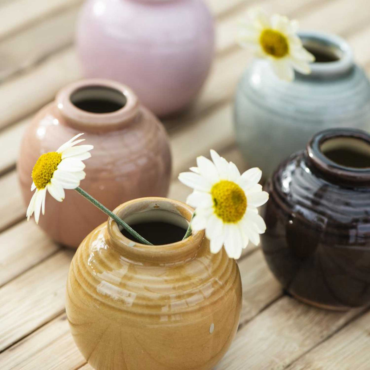 Mini Vase mit Rillen und krakelierter Oberfläche (Braun)