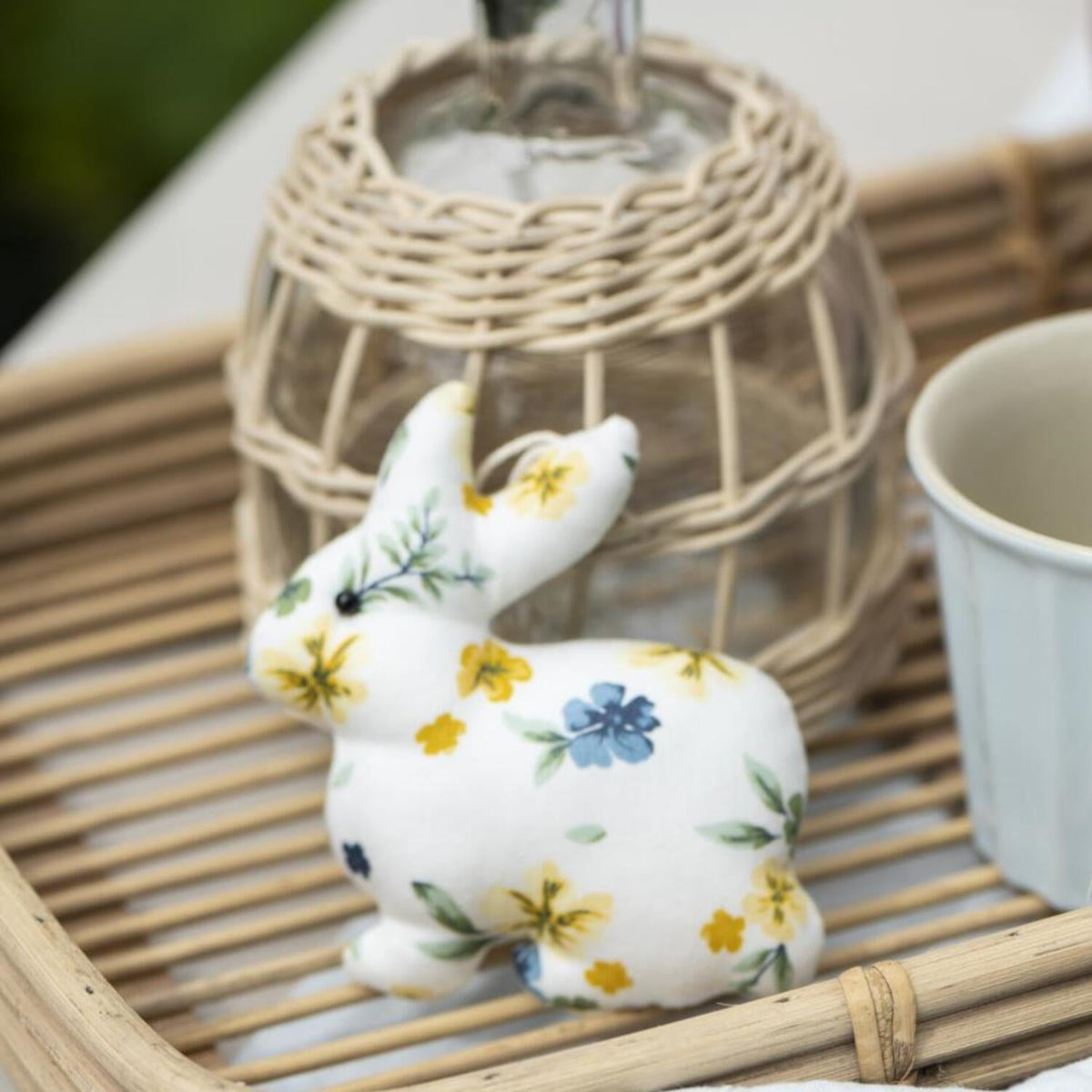 Osterdeko zum Hängen "Hase - große Blumen" (Bunt)