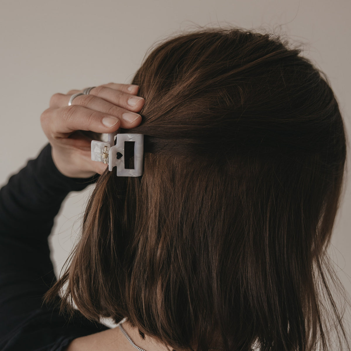 Haarspange eckig "Herz" - Klein (Schwarz/Pearl)
