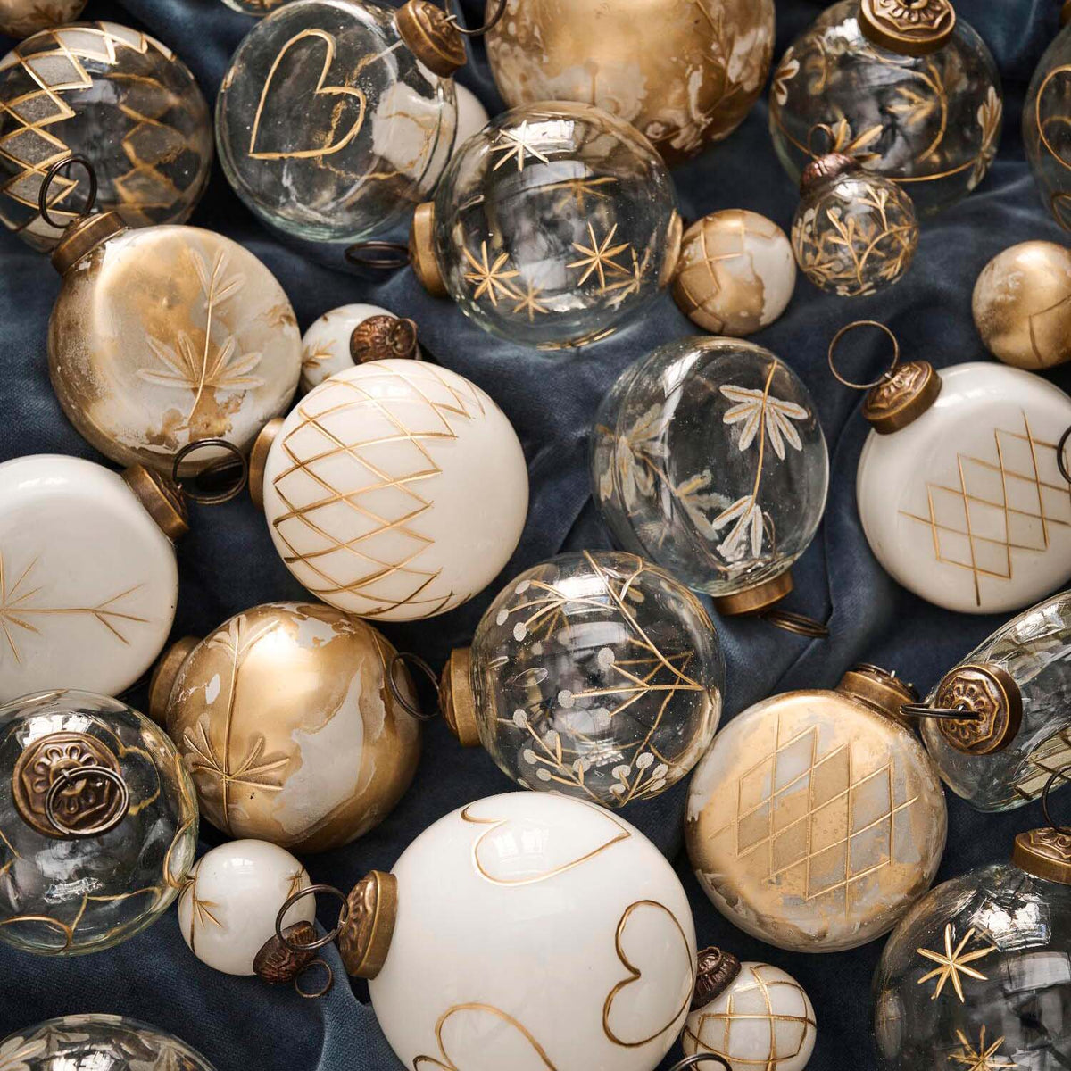 Weihnachtskugeln im Säckchen - Medium (Weiß/Gold)