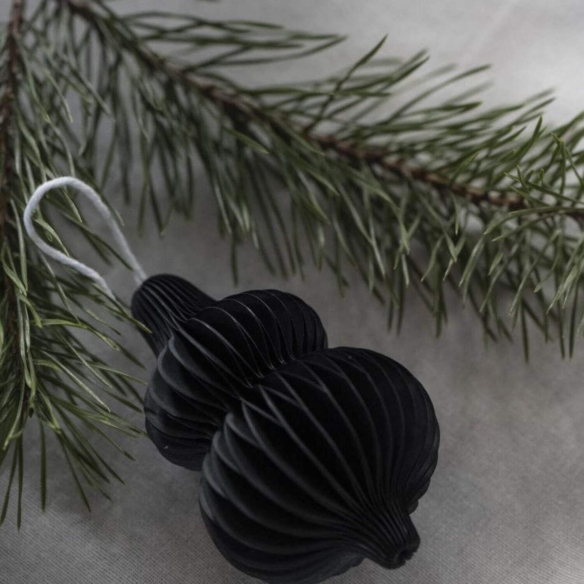 Weihnachtsschmuck zum Hängen "Tropfen" - 6x10 cm (Schwarz)
