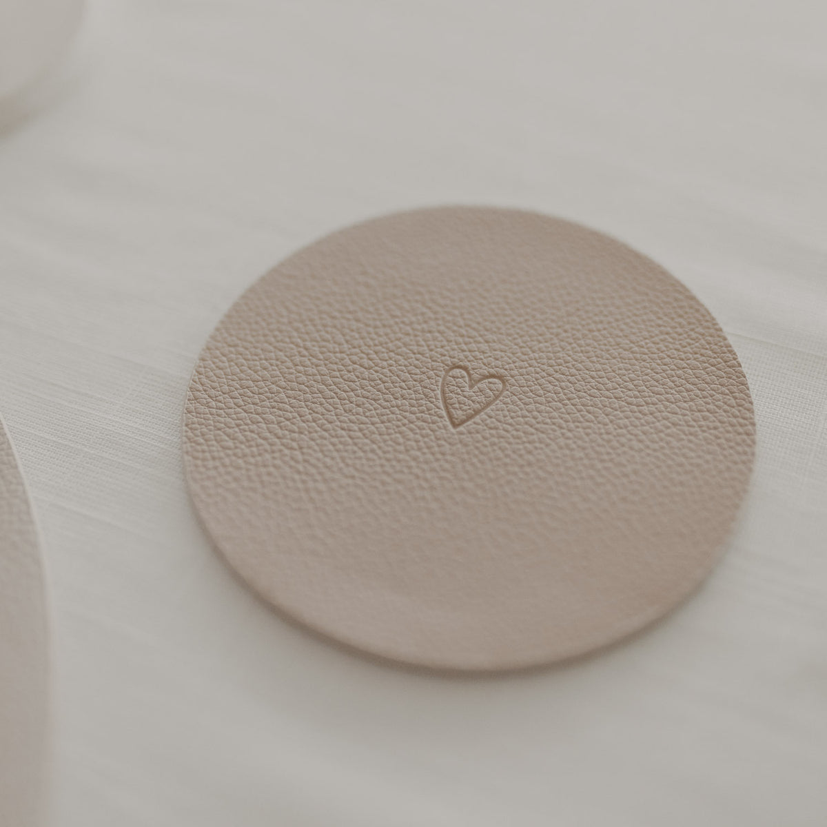 Wendbare Untersetzer "Herz" im 2er-Set - 11,2 cm (Creme)