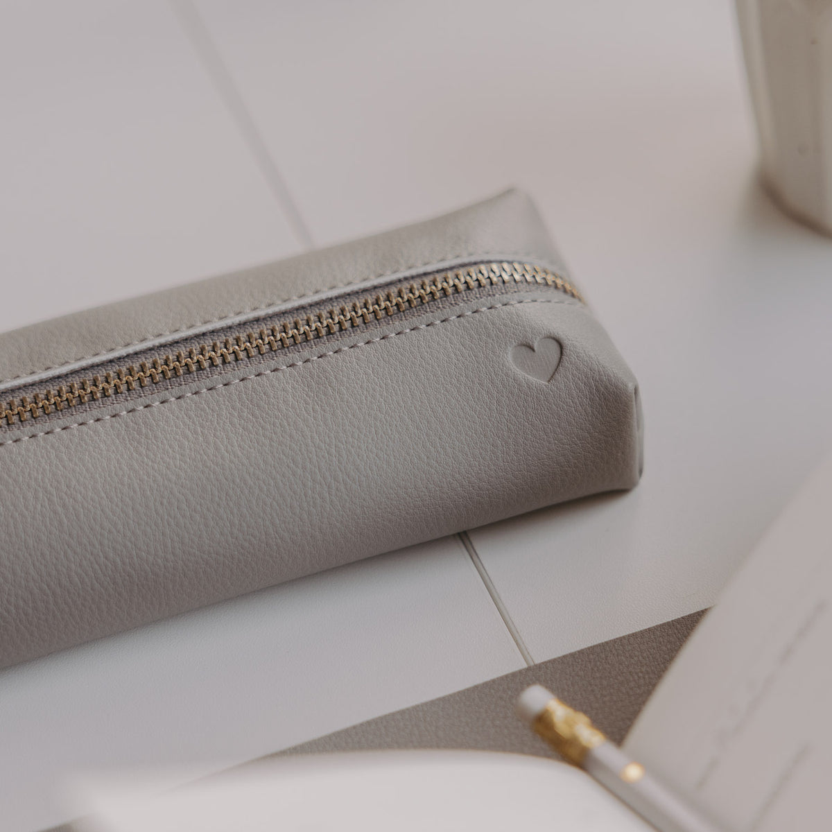 Federtasche "Herz" (Grau)