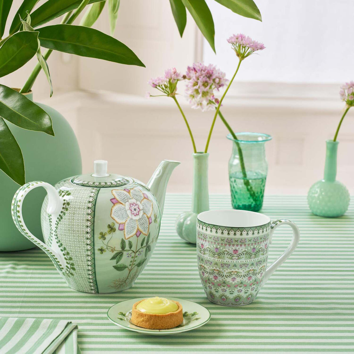 XL-Tasse "Lily & Lotus" - 450 ml (Hellgrün)