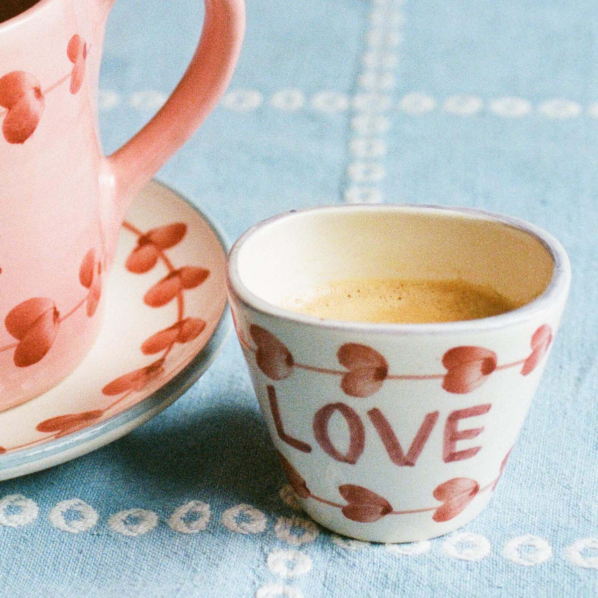 Keramik Espressotasse oval "Love" (Weiß/Rot)