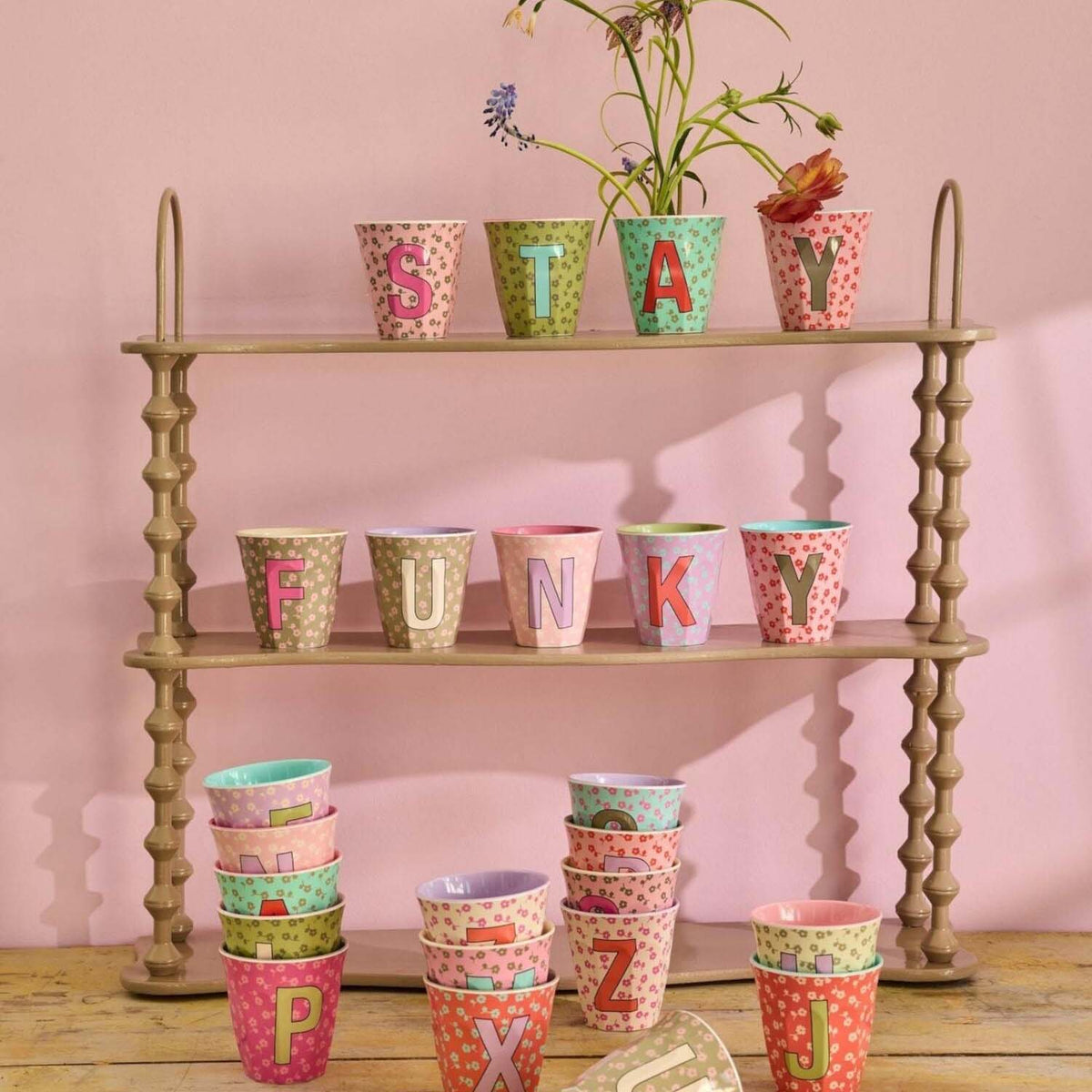 Melamin Becher "Buchstabe P - Stars" - M (Bunt)