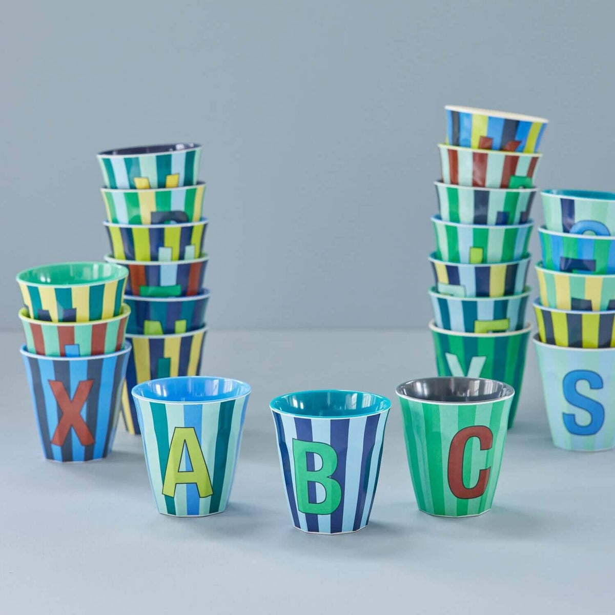 Melamin Becher mit Streifen "Buchstabe X" - Medium (Blau/Dunkelblau)
