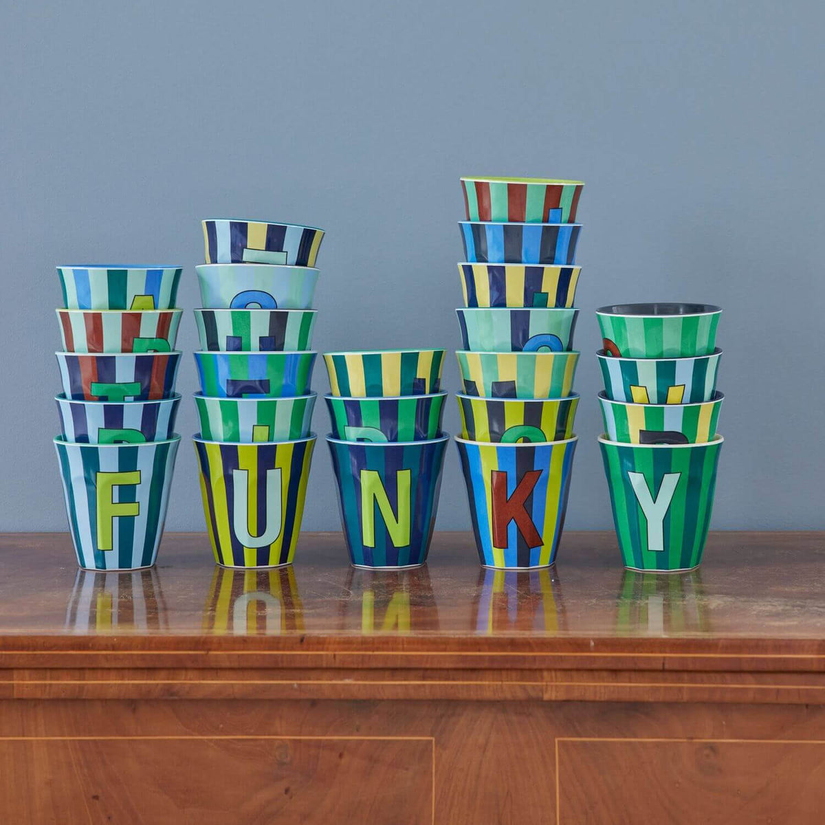 Melamin Becher mit Streifen "Buchstabe Z" - Medium (Hellblau/Dunkelblau/Gelb)