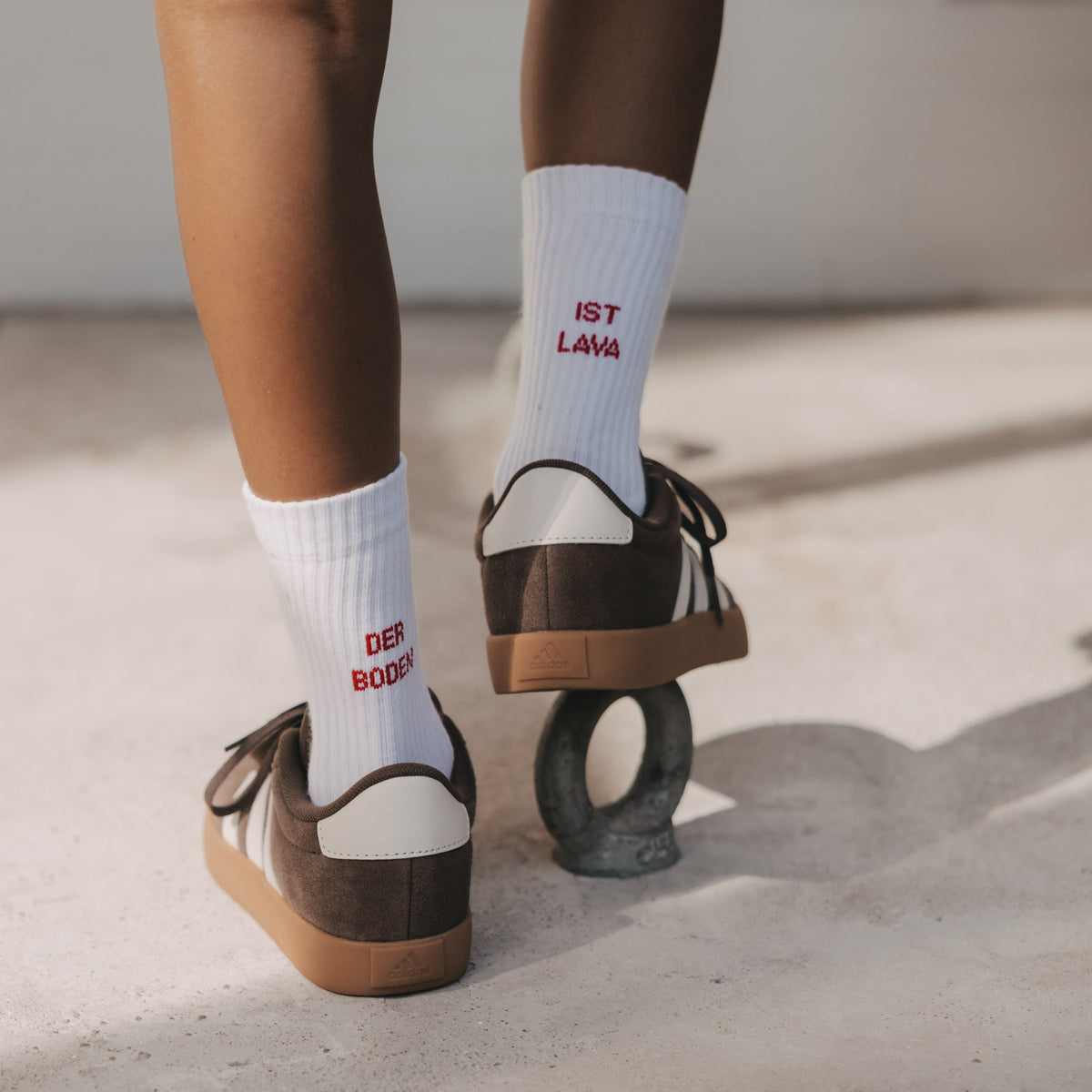 Kids Socken "Der Boden ist Lava" (Weiß)