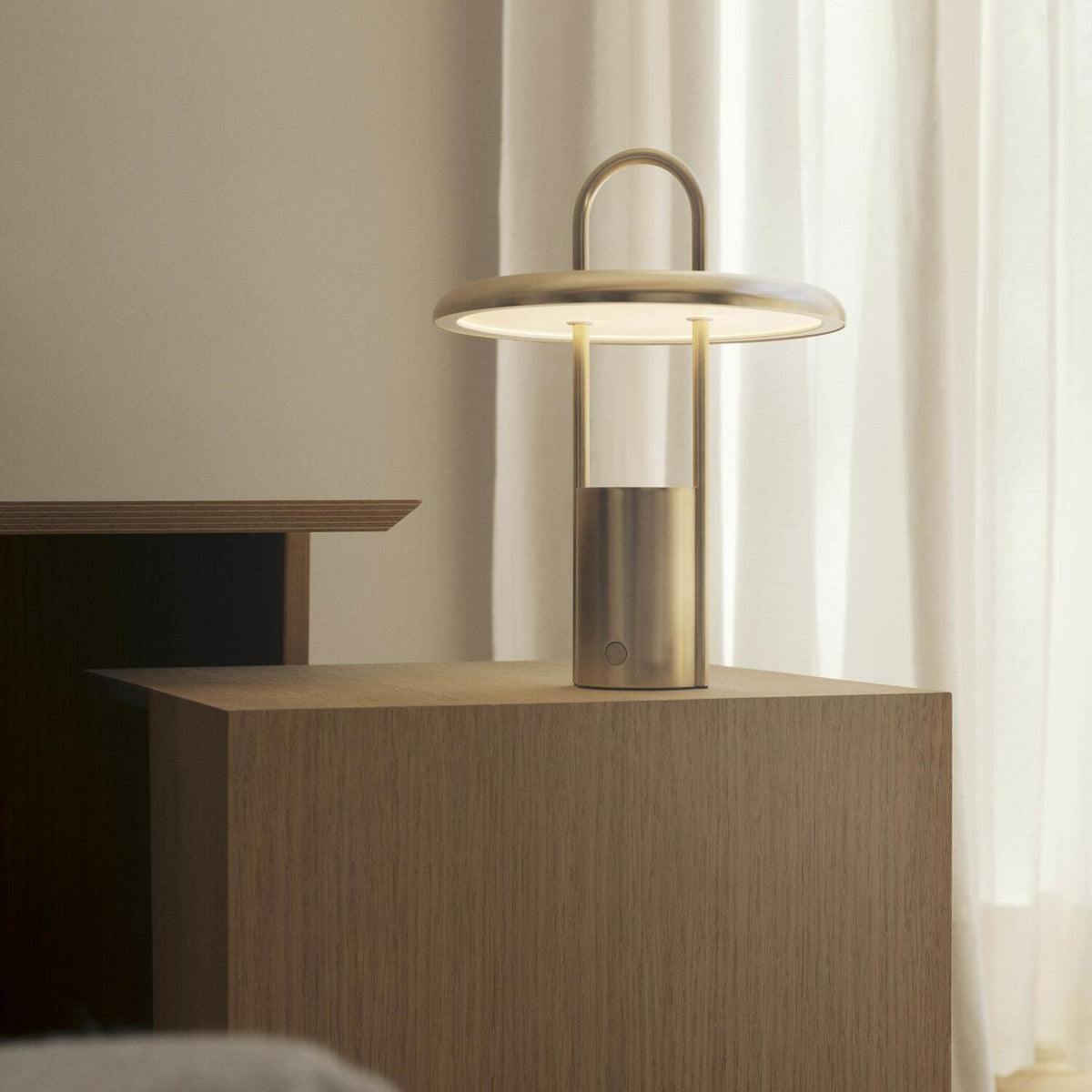 Tischleuchte "Pier Portable" - 20x20x25 cm (Messing) von Stelton