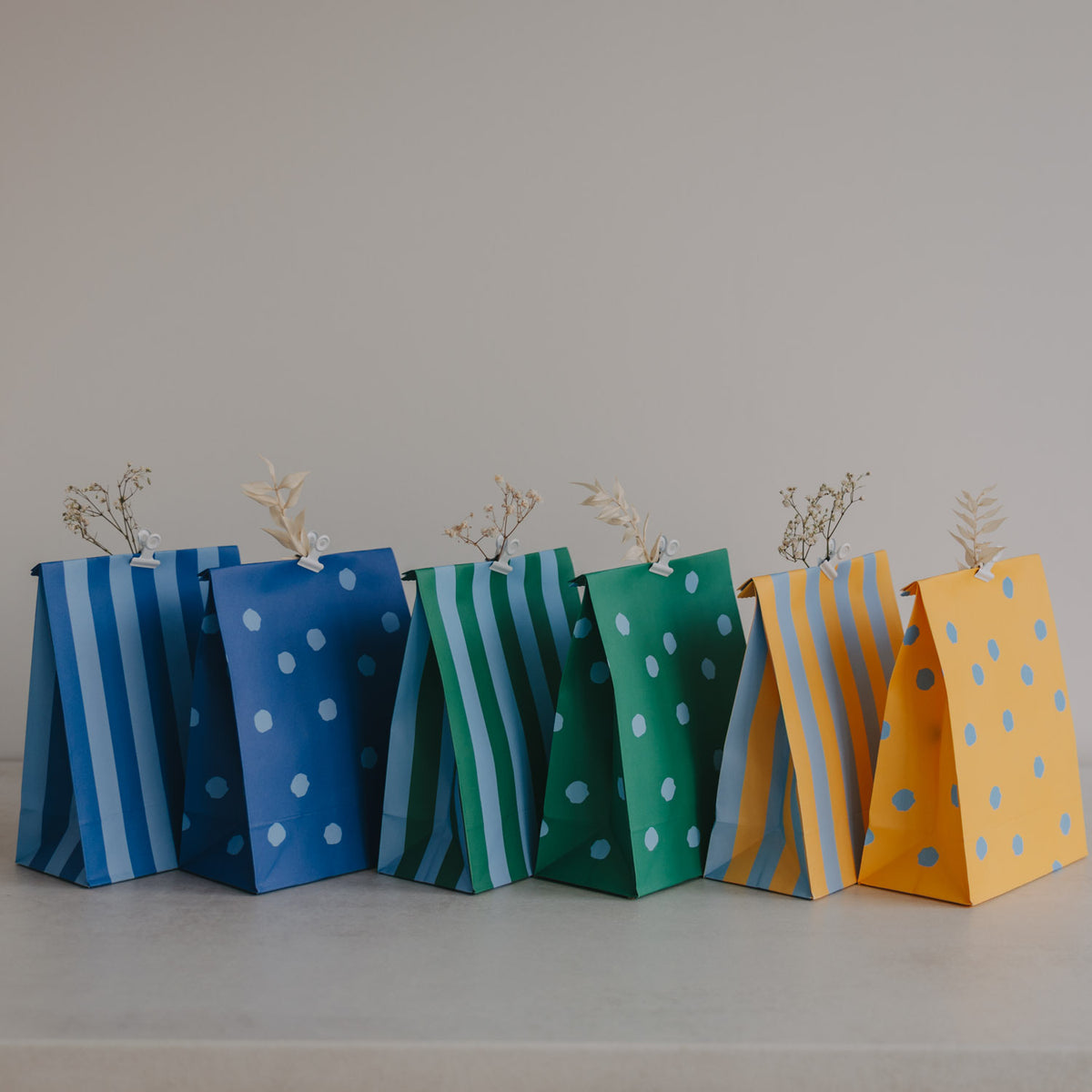 Papiertüten "Streifen & Punkte" im 6er-Set - S (Blau)