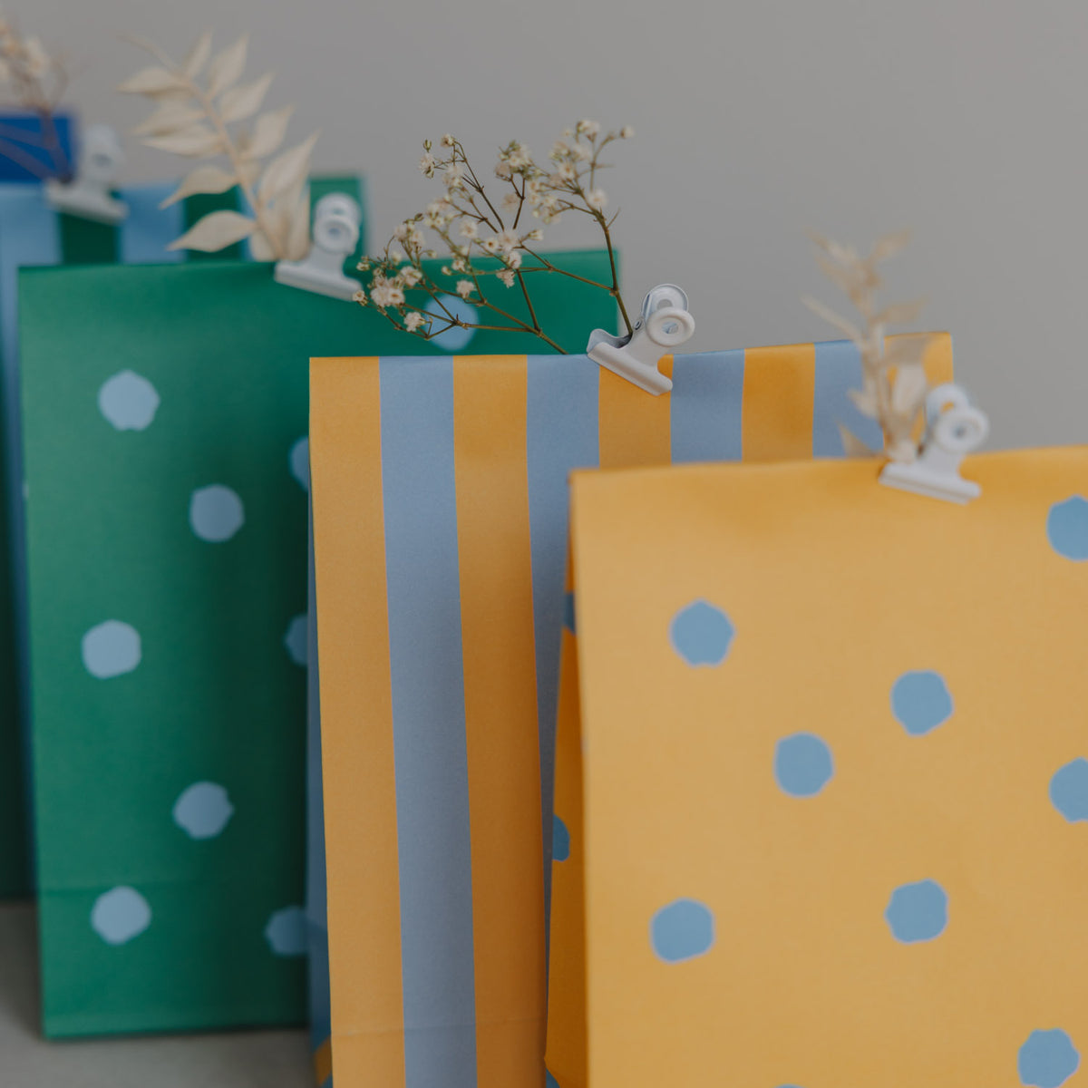 Papiertüten "Streifen & Punkte" im 6er-Set - S (Blau)